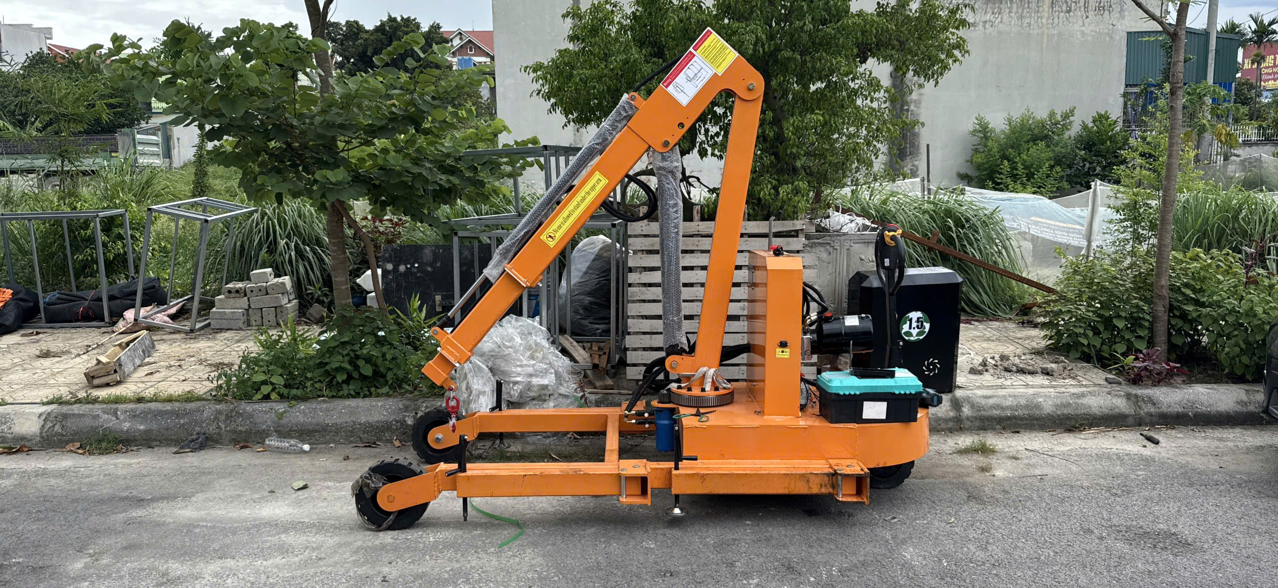 Xe cẩu điện quay 360 độ 3 Xe cẩu điện quay 360 độ