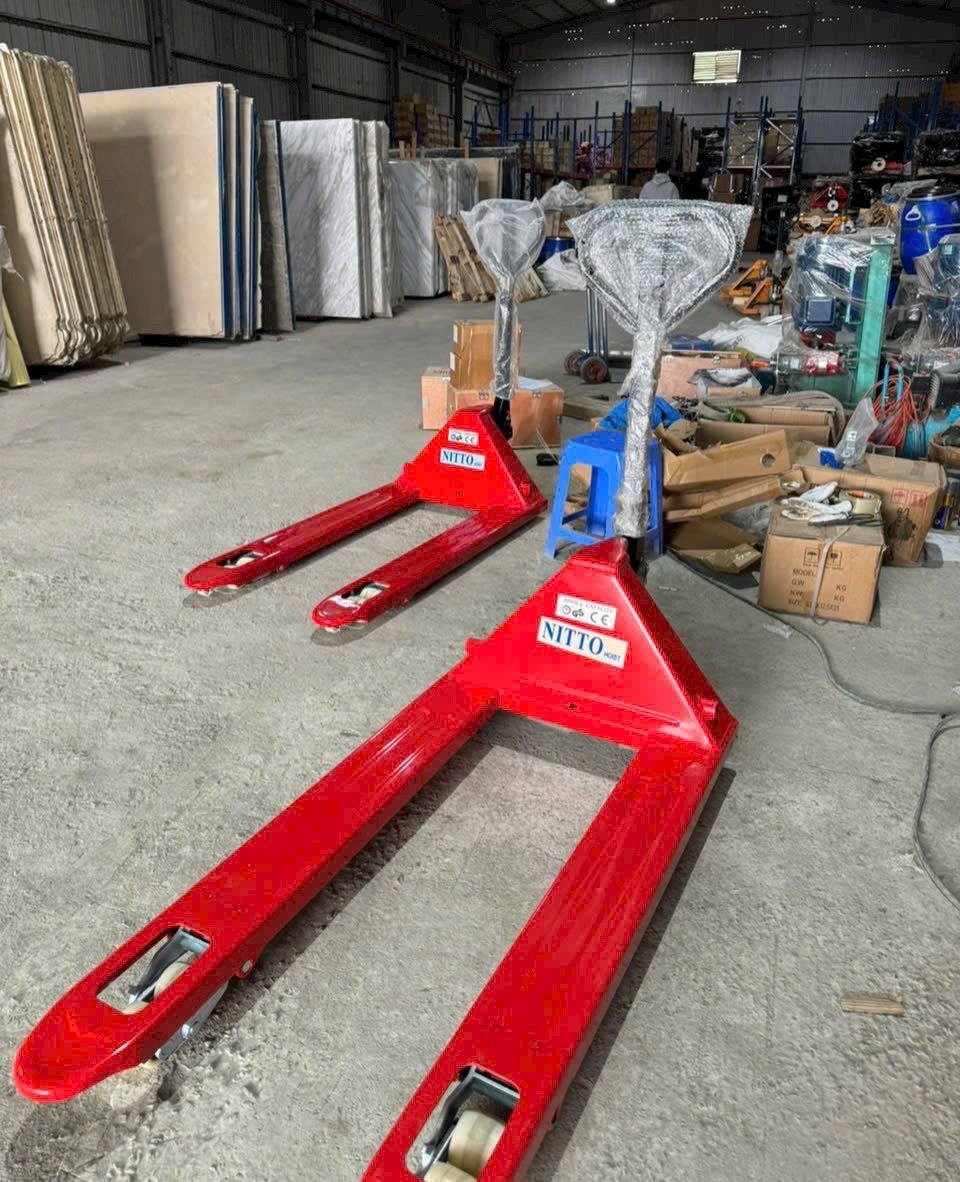 Xe nâng tay thấp bánh PU 2Tx550 5 Xe nâng tay thấp bánh PU